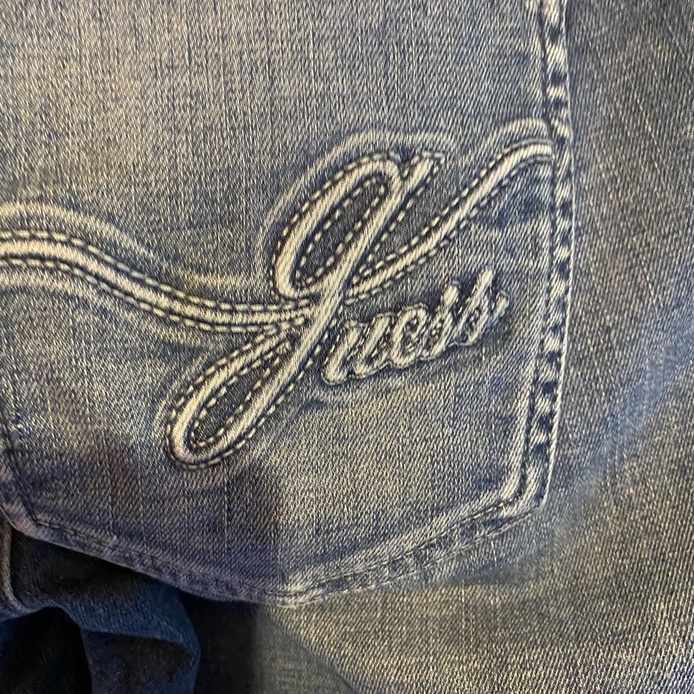 Guess - Picture 3 of 4